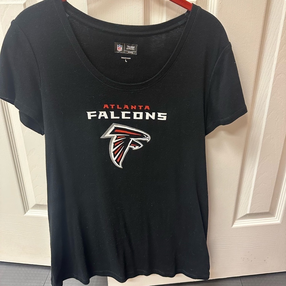 Women’s size Large Atlanta Falcons team apparel NFL T-shirt